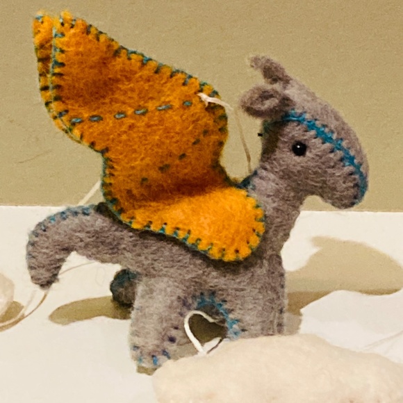 Dragon Handmade Garland - Picture 5 of 6